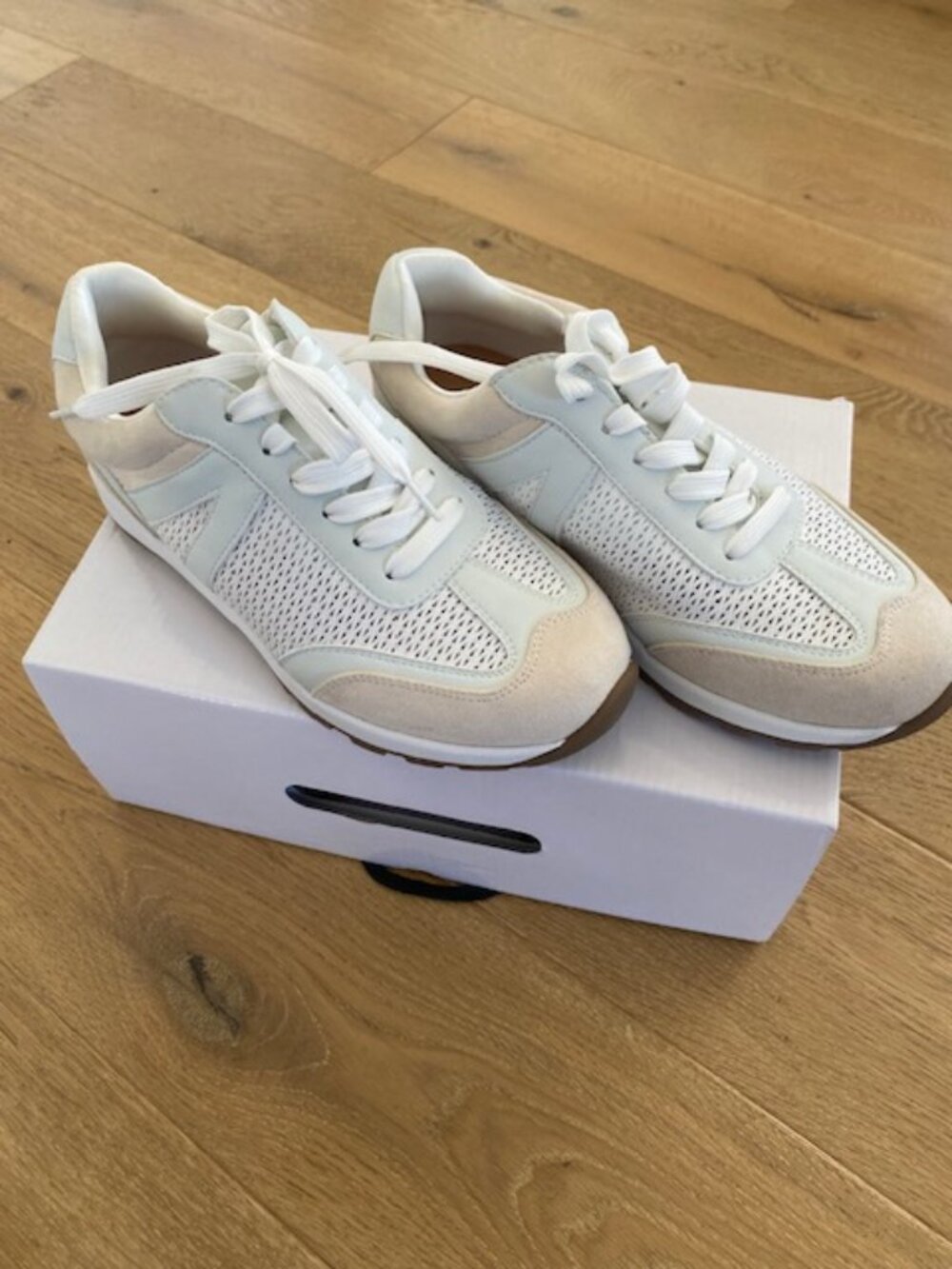 Women's Pennington Sneakers Size 8WW New